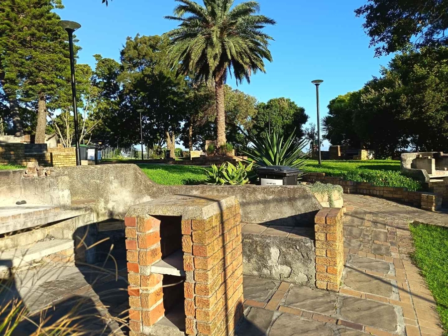 To Let 2 Bedroom Property for Rent in Loevenstein Western Cape